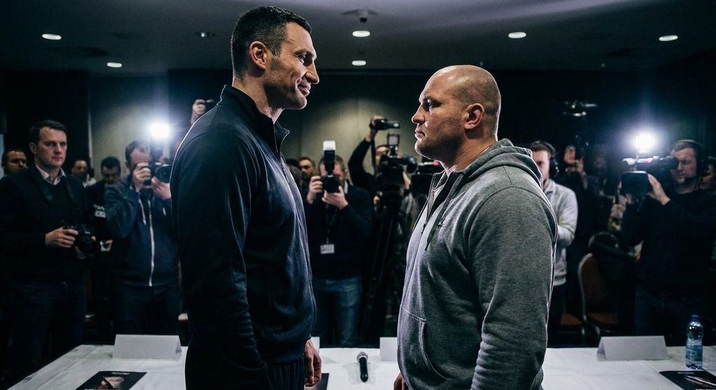 Heavyweight boxing face-off at a press conference
