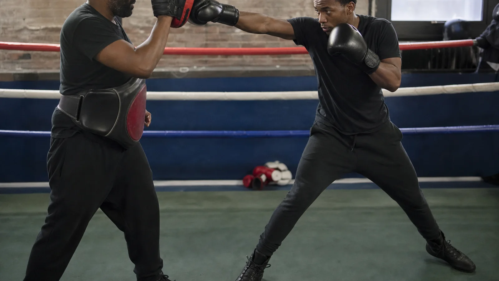Boxer planting the rear foot for a straight shot while keeping the exit angle available