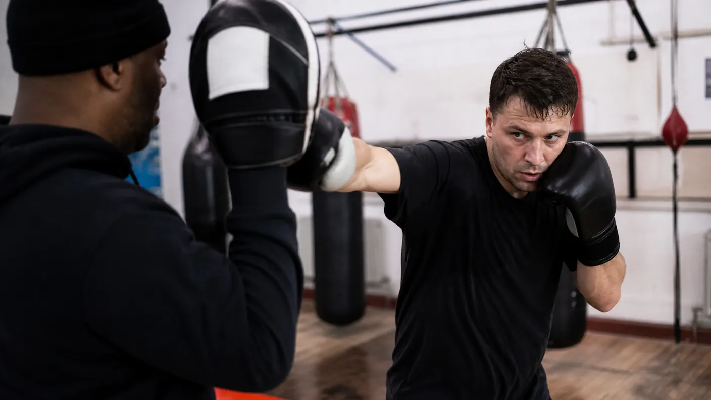 Overhand Right in Boxing: Timing, Range and Drills