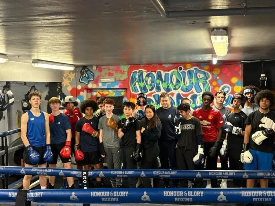 Adult boxing session underway at Honour and Glory with fighters moving around the ring