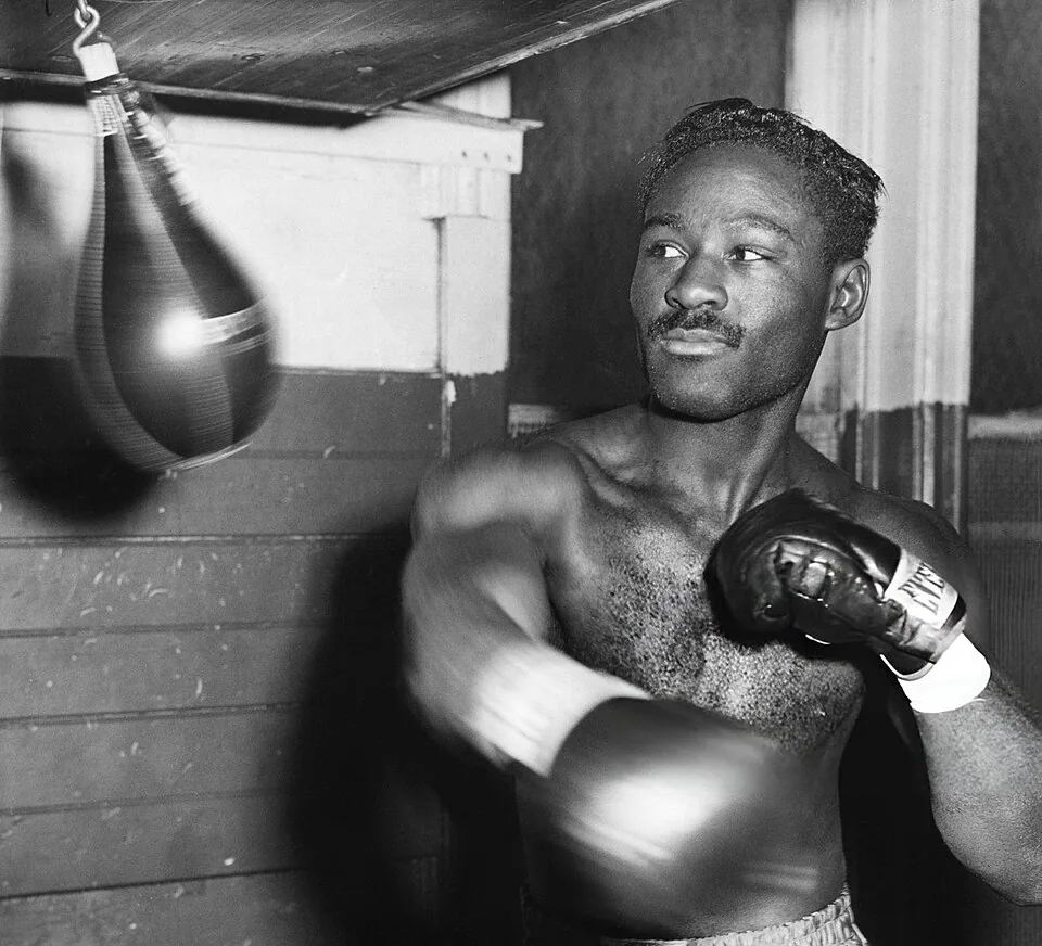 Ezzard Charles H&G Elo fighter photo