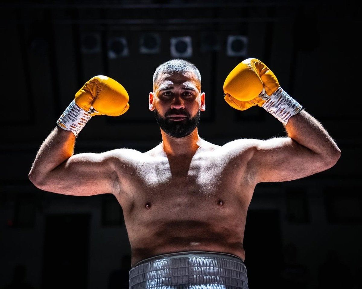 Boxer in a powerful pose with gloves raised