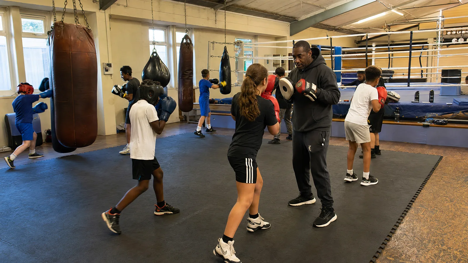 Junior boxing coaching for Thamesmead parents comparing classes